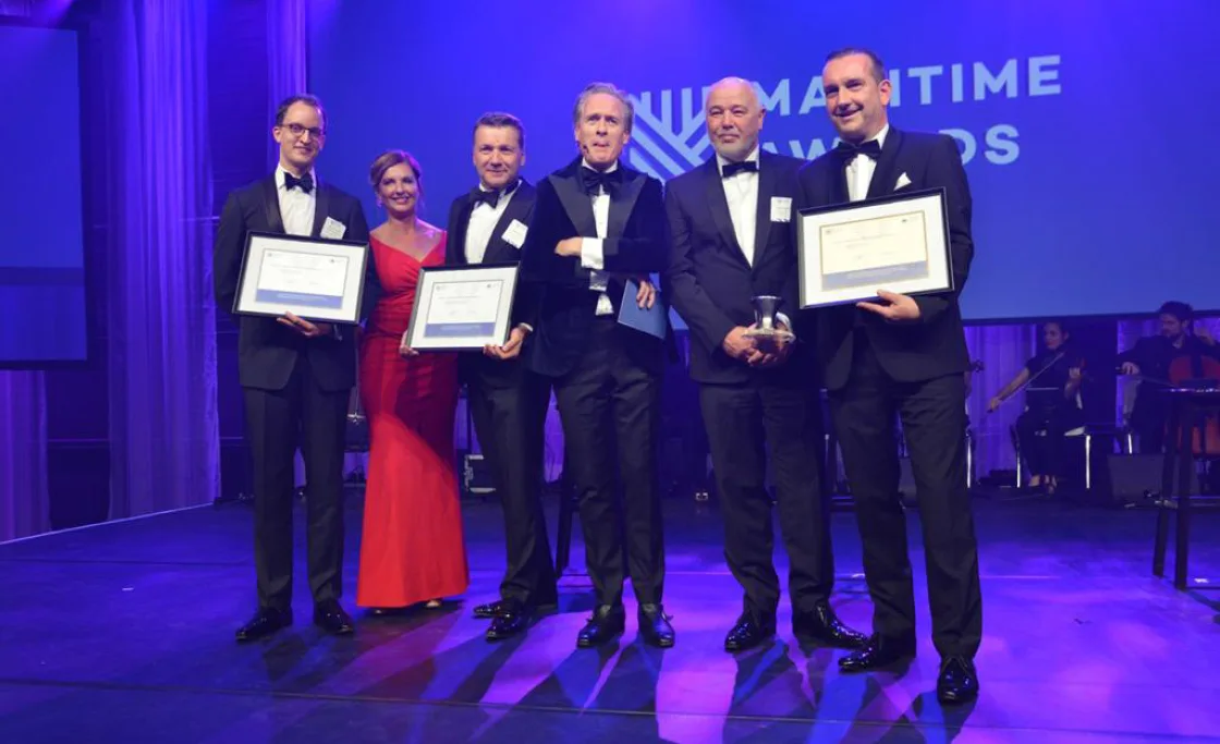 Novatug team receiving the Maritime KVNR Shipping Award